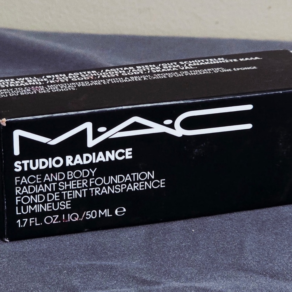 MAC Studio Radiance Face and Body radiant Sheer Foundation Shade 5W * NEW * - Picture 2 of 2